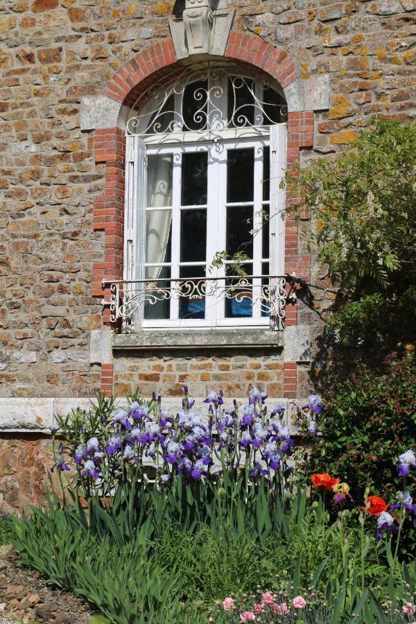 Le Manoir Des Rochers Bouere Exterior foto